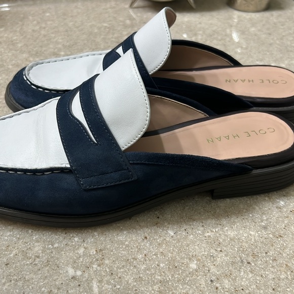 COLE HEEN Stassi Penny Mule
Women's
BLUE NAVY
Heel Height: 1⁄4 in - Picture 2 of 7
